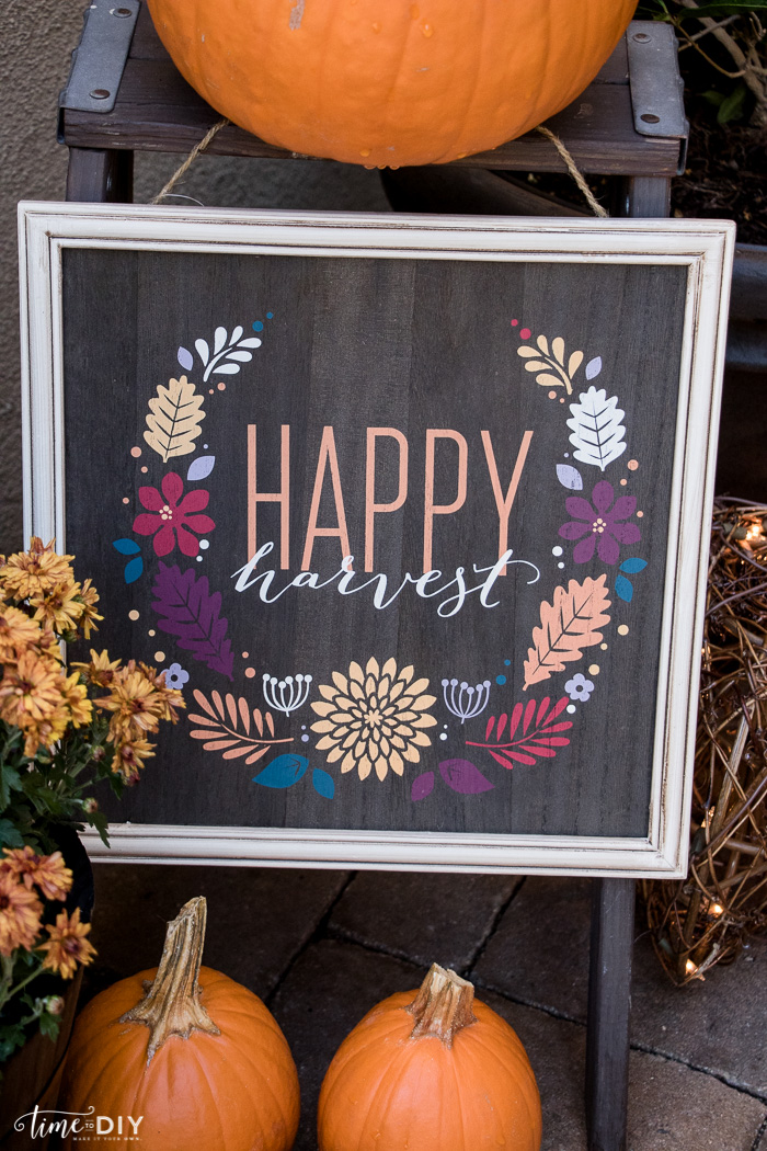 happy harvest sign